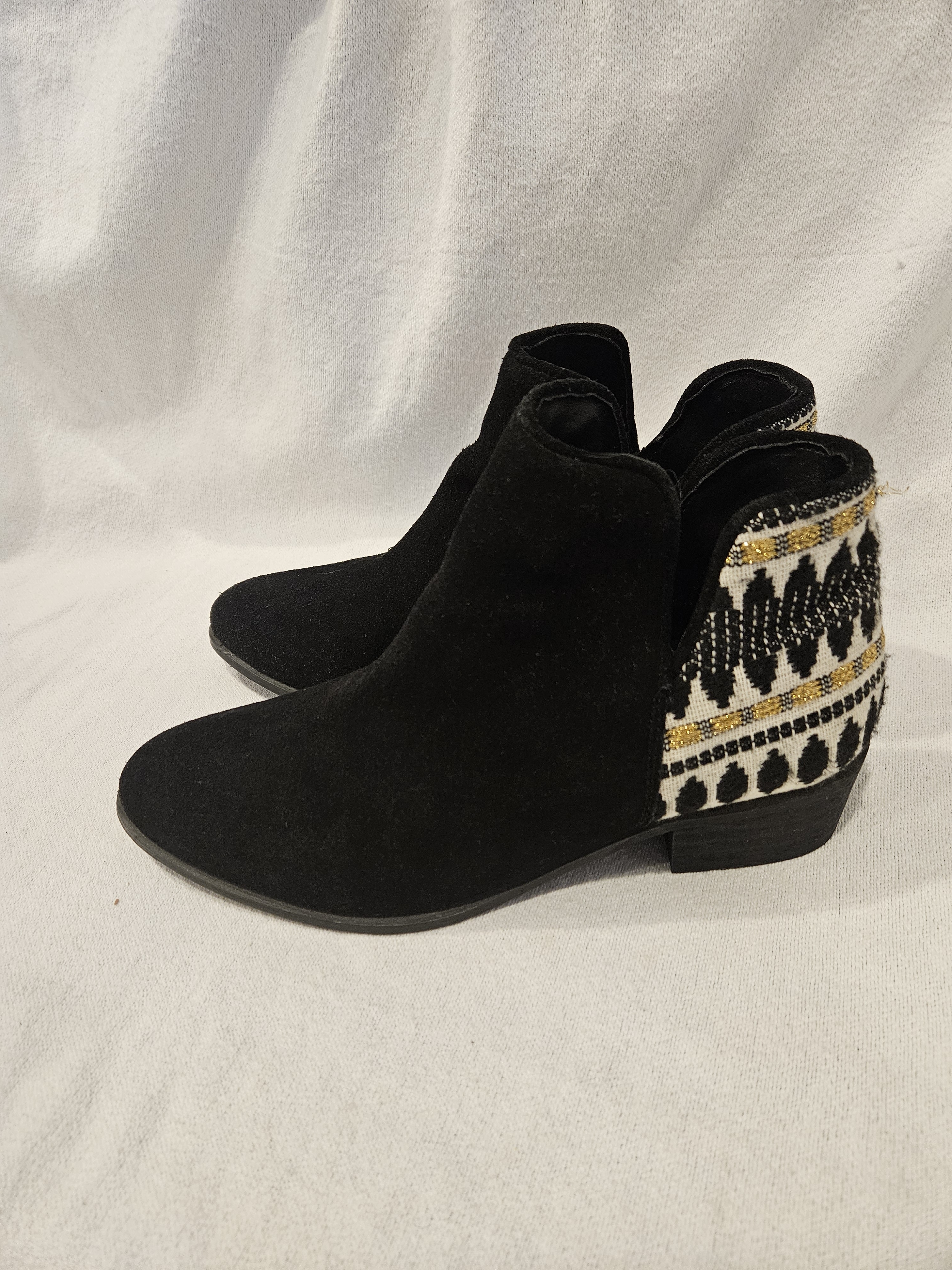 Steve Madden Black Suede Ankle Booties With Tribal Accent 9